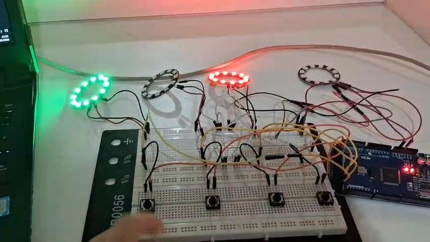 Foto documentada no relatório mostrando os anéis WS2812B conectados a protoboard e Arduino, com sinais verde e vermelho